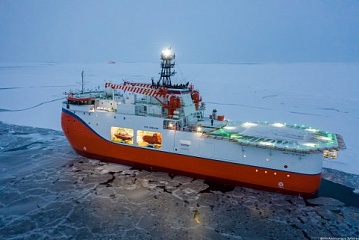 Icebreakers and arctic ships